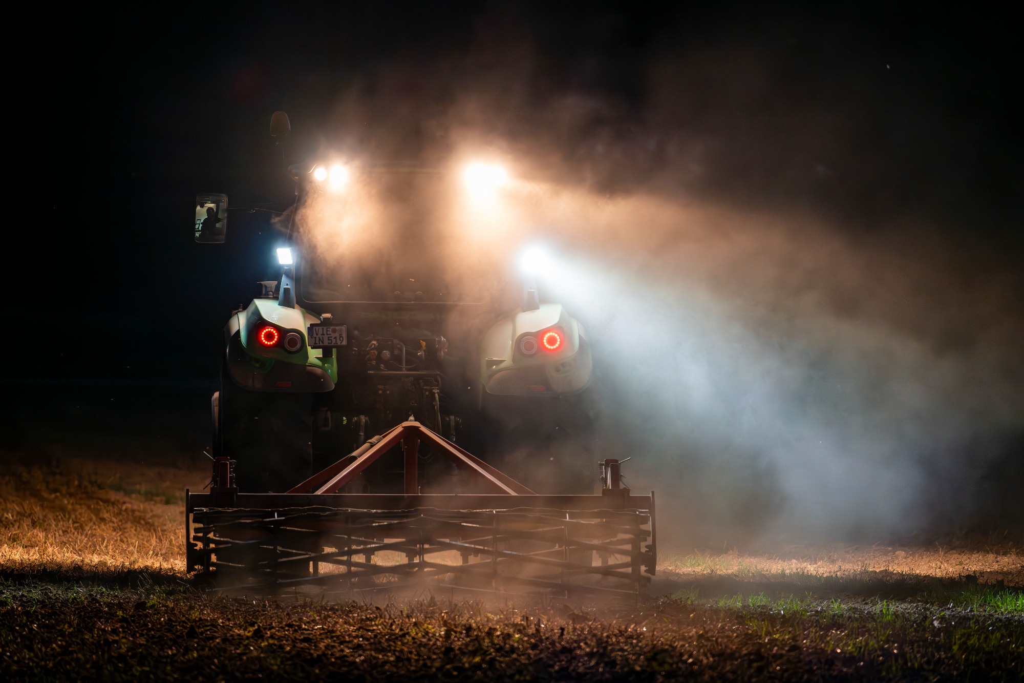 Feldarbeit bei Nacht